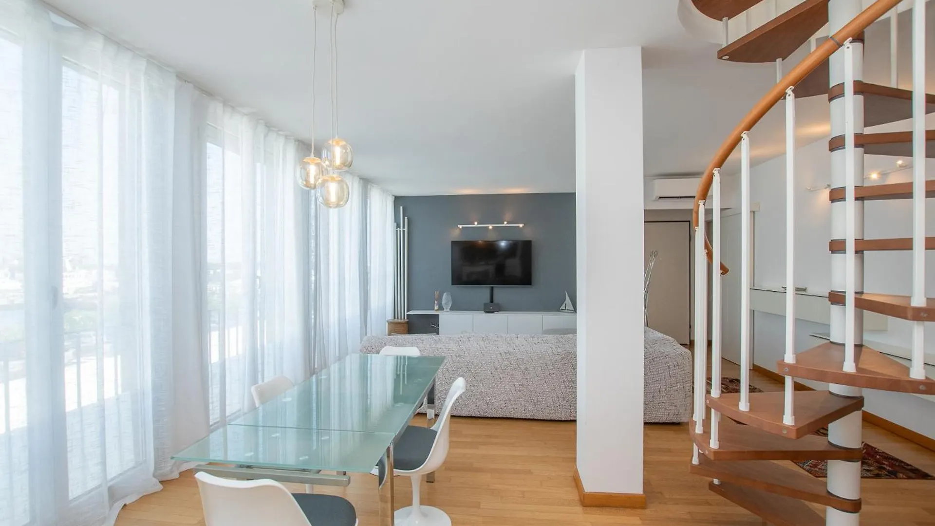 Attico Terrazza Reef Daire Savona 0*,  İtalya
