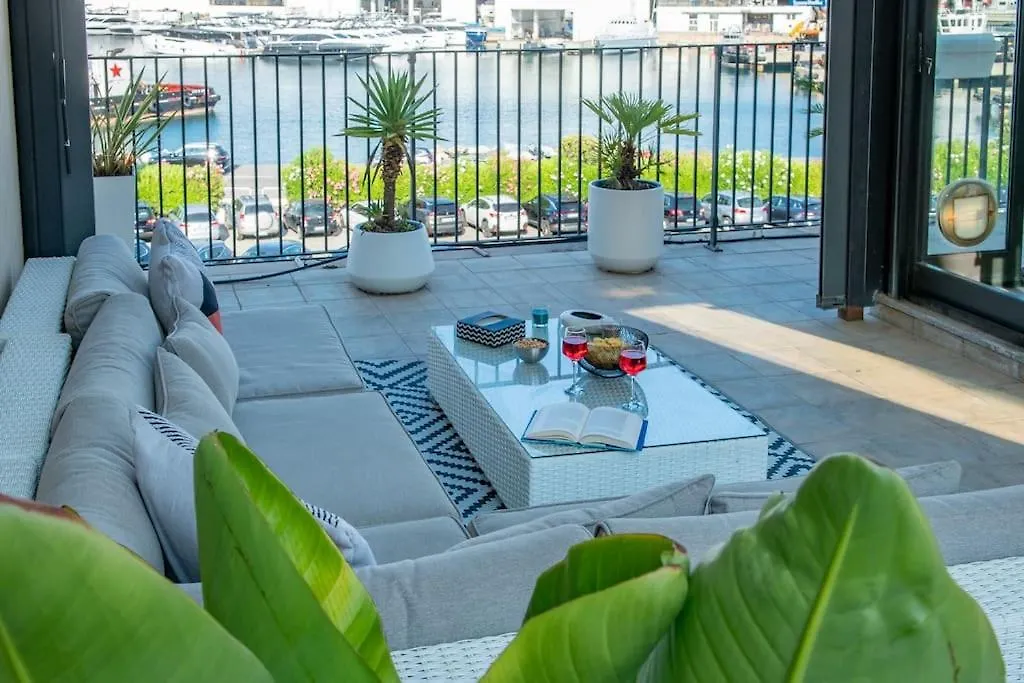 Attico Terrazza Reef Daire Savona 0*,  İtalya